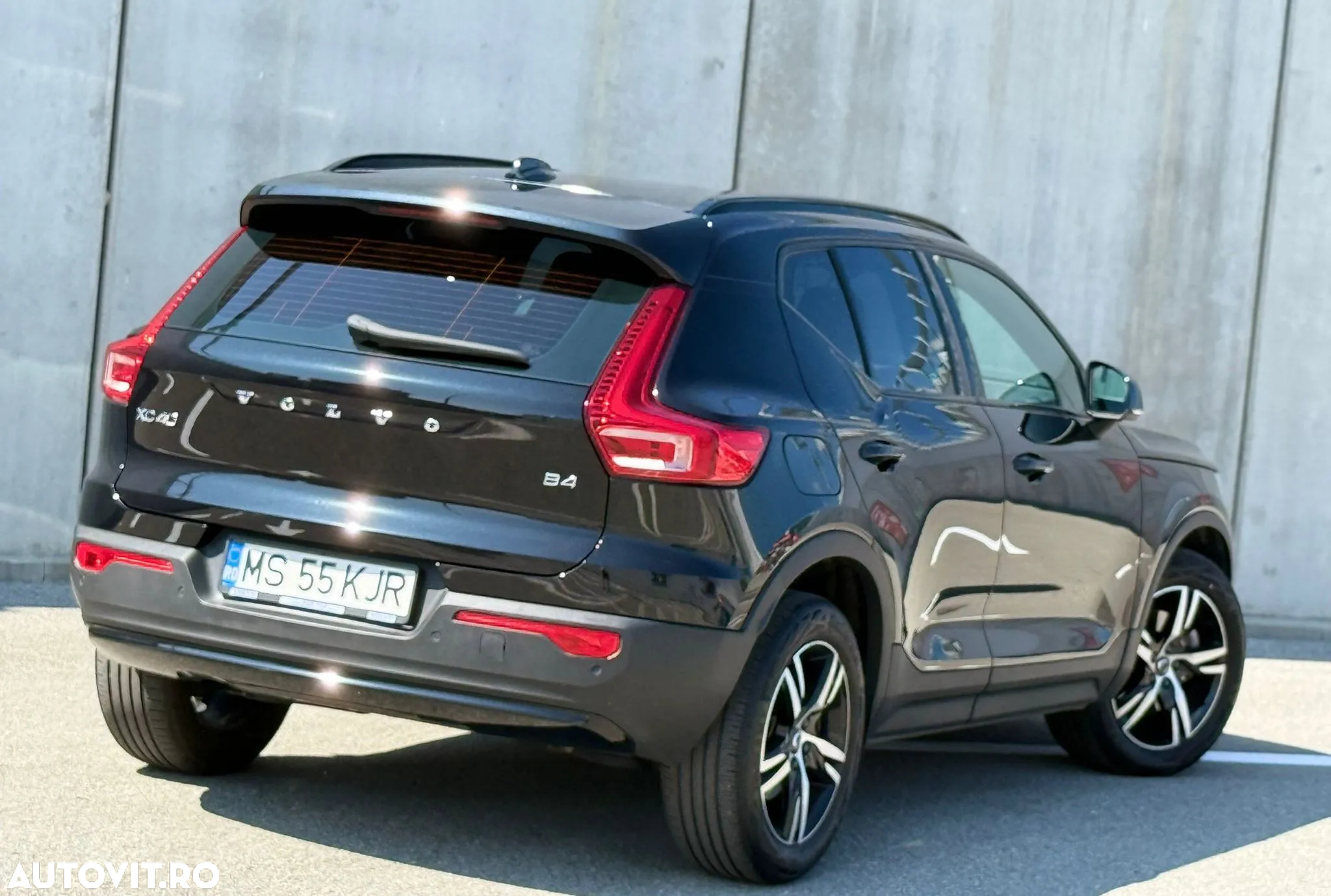 Volvo XC 40 B4 AT FWD MHEV Plus Dark - 10