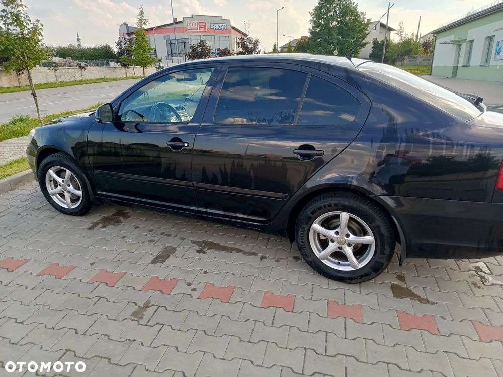 Skoda Octavia 1.6 Ambiente - 12