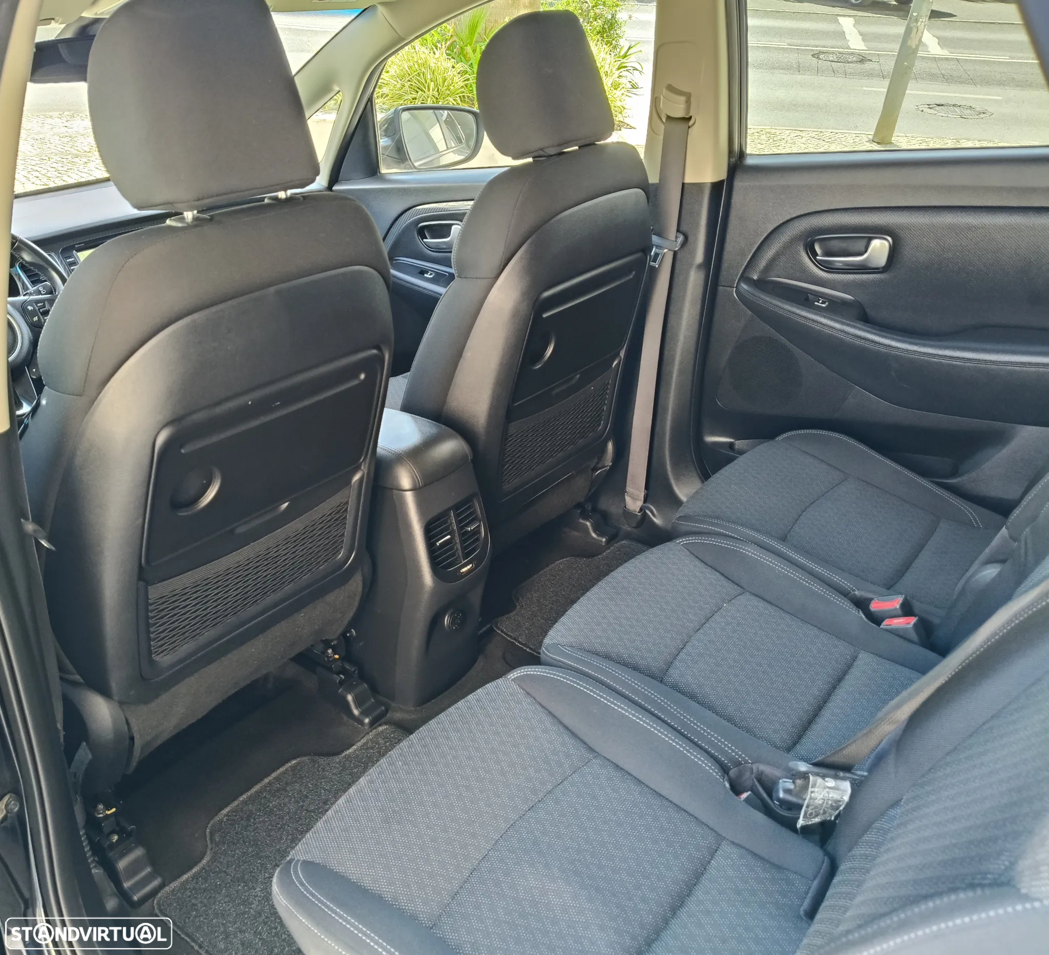 Kia Carens 1.7 CRDi ISG TX - 23
