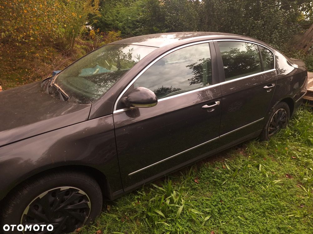 Volkswagen Passat - 2