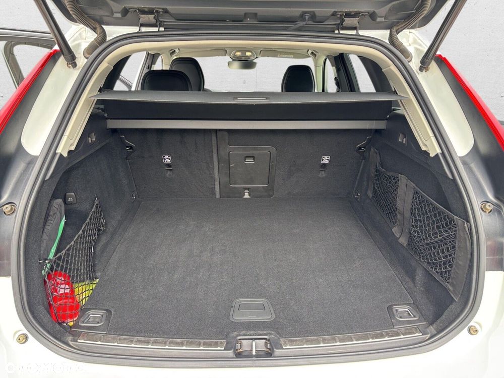 Volvo XC 60 B5 B AWD Plus Bright - 25