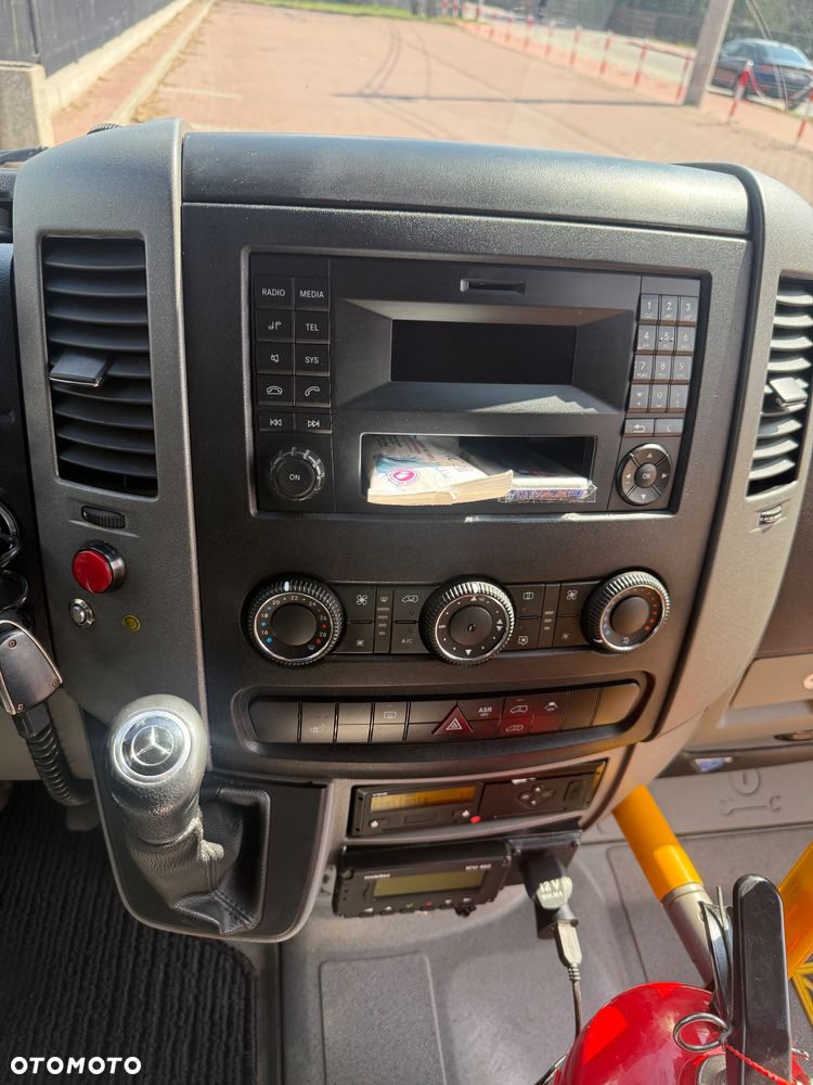 Mercedes-Benz 516 - 7