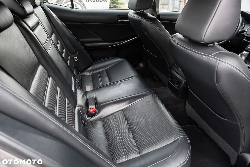 Lexus IS Luxury Line - 31