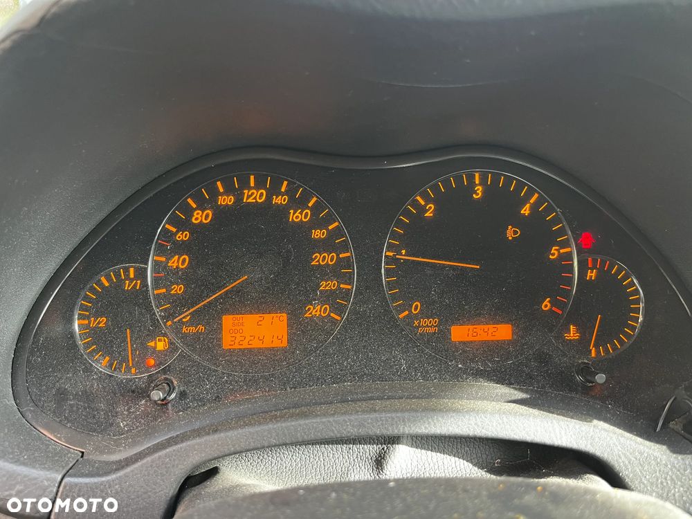 Toyota Avensis 2.0 D-4D Combi - 11