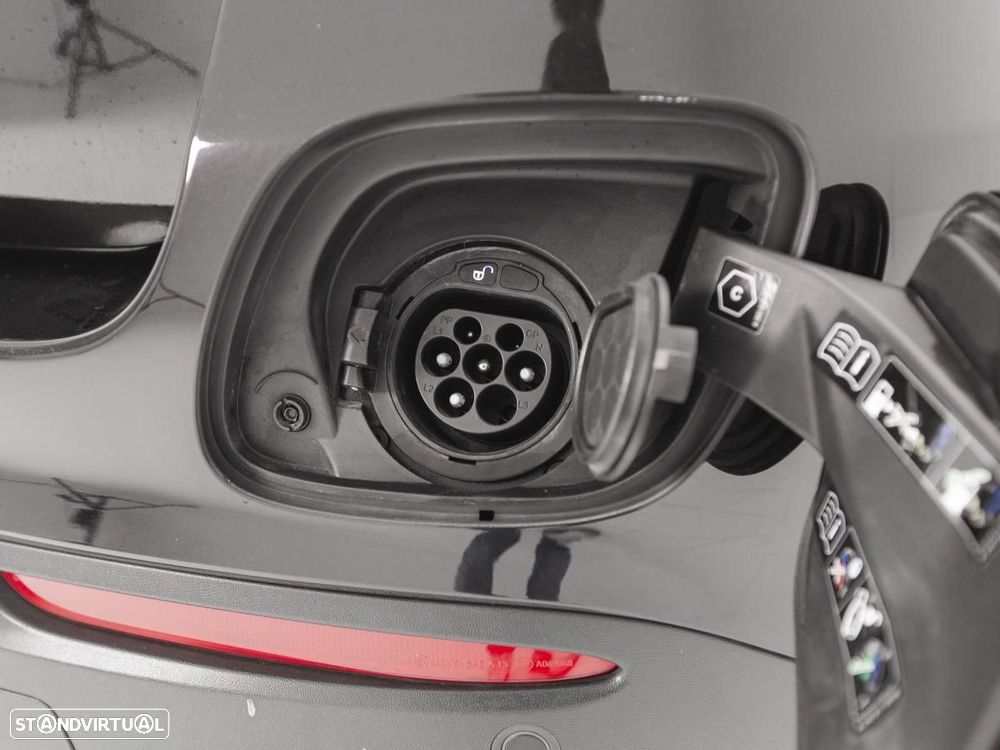 Mercedes-Benz GLC 300 de 4Matic — fotografia 13