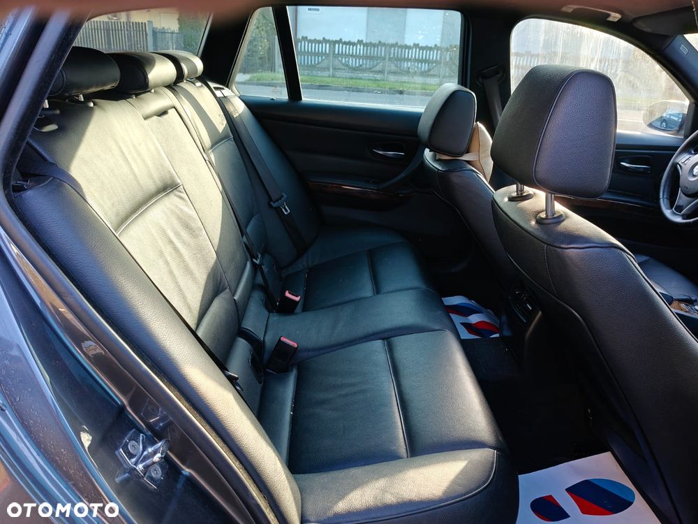 BMW Seria 3 320i - 8