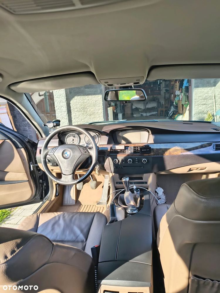 BMW Seria 5 525d - 31