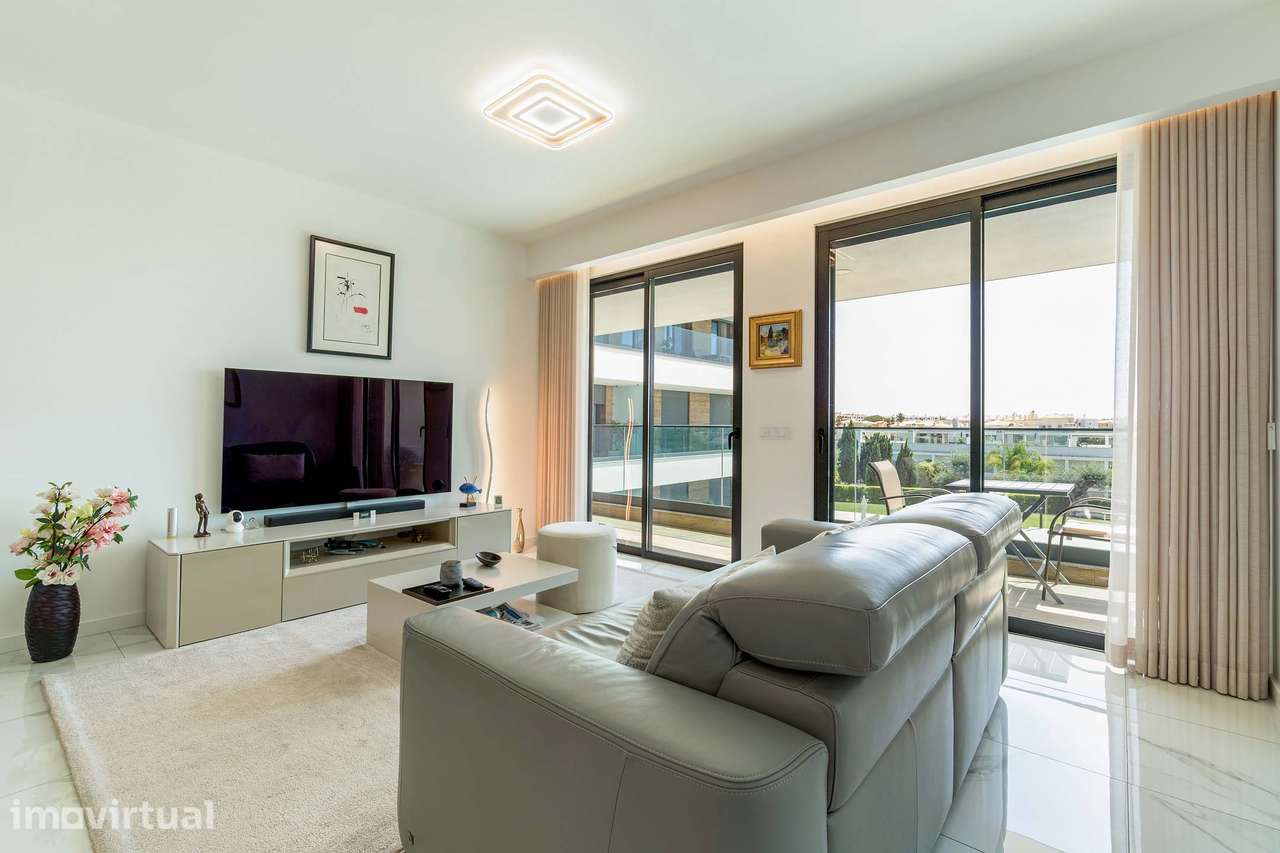 Apartamento T2 moderno em condomínio privado com piscina - Grande imagem: 4/37