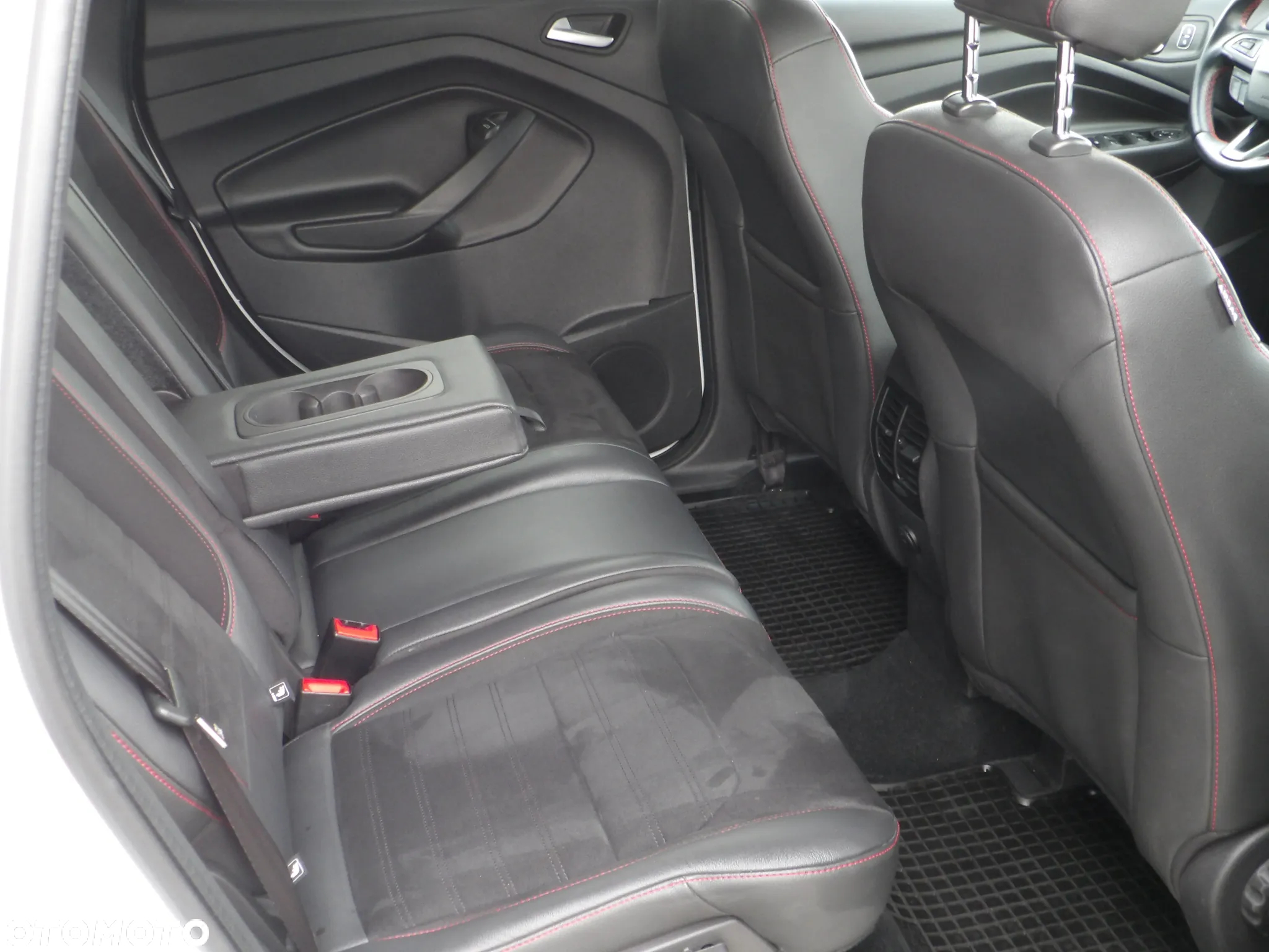 Ford Kuga 1.5 EcoBoost FWD ST-Line ASS - 4