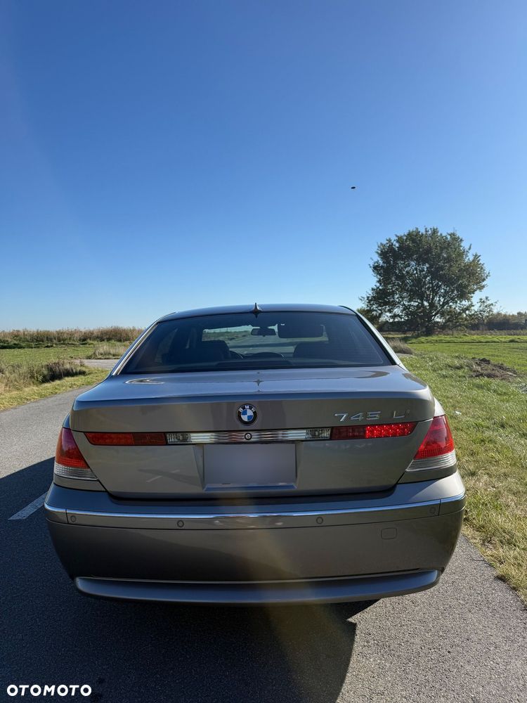 BMW Seria 7 745i L - 6