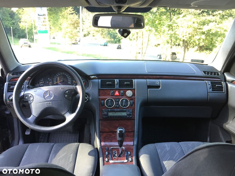 Mercedes-Benz Klasa E - 6