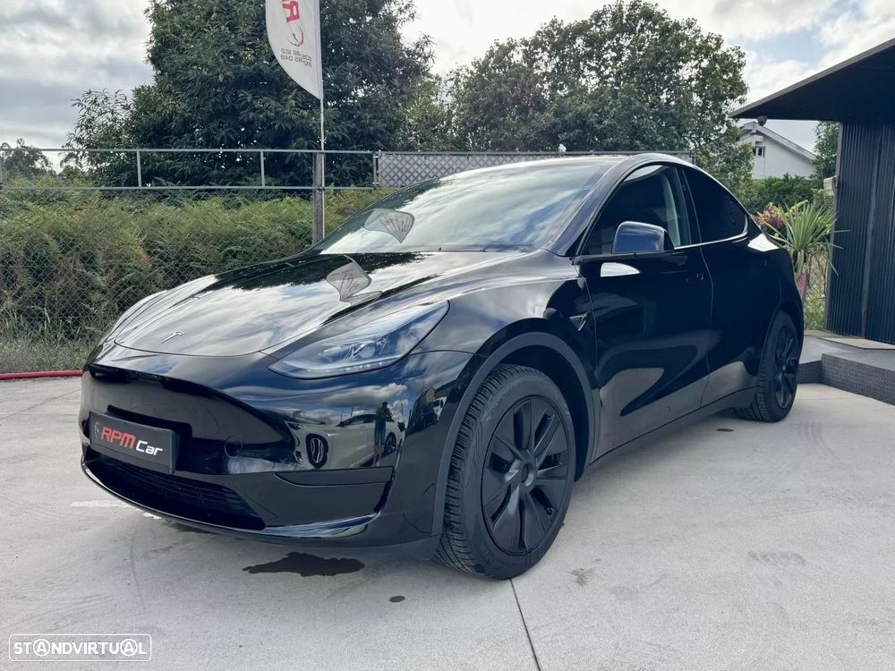 Tesla Model Y Long-Range RWD - 1
