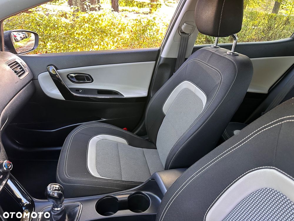 Kia Ceed - 13