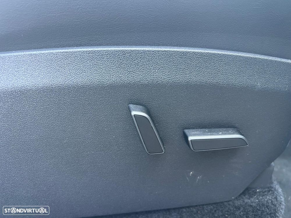 Tesla Model Y Long Range Dual Motor AWD - 16