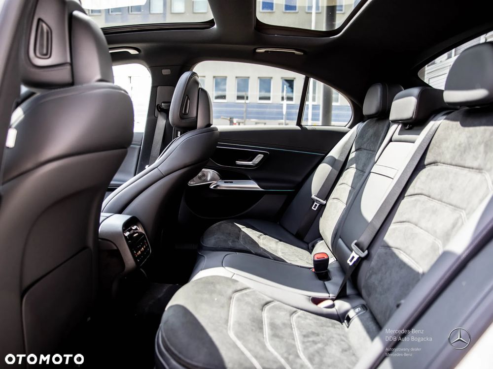 Mercedes-Benz Klasa E 300 de PHEV 4-Matic AMG 9G-Tronic - 11