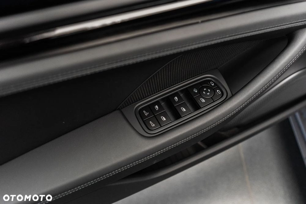 Porsche Panamera 4 - 19