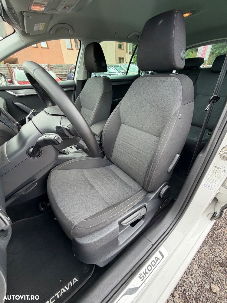 Skoda Octavia 2.0 TDI DSG Ambition - 34