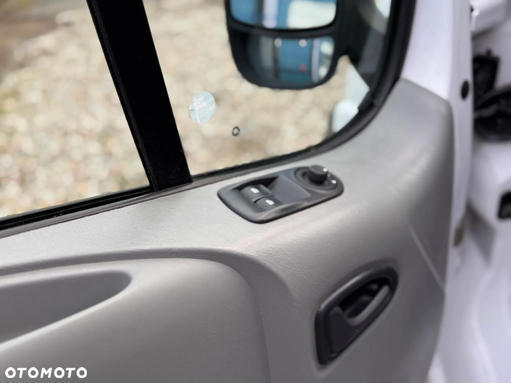 Renault Trafic Passenger - 14