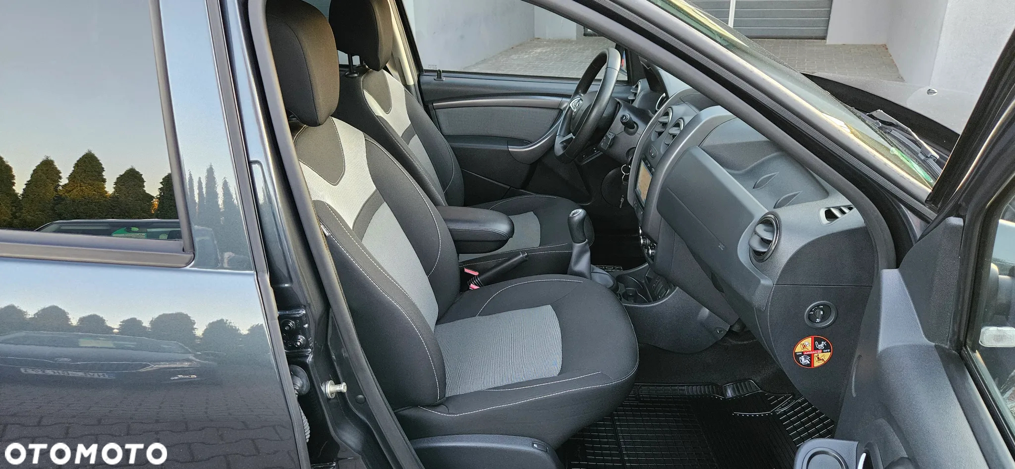 Dacia Duster SCe 115 4x2 Laureate - 23