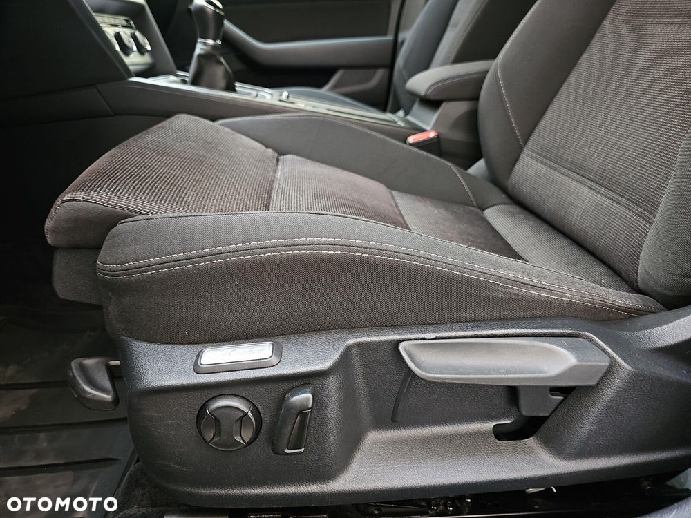 Volkswagen Passat 2.0 TDI BMT Comfortline - 29