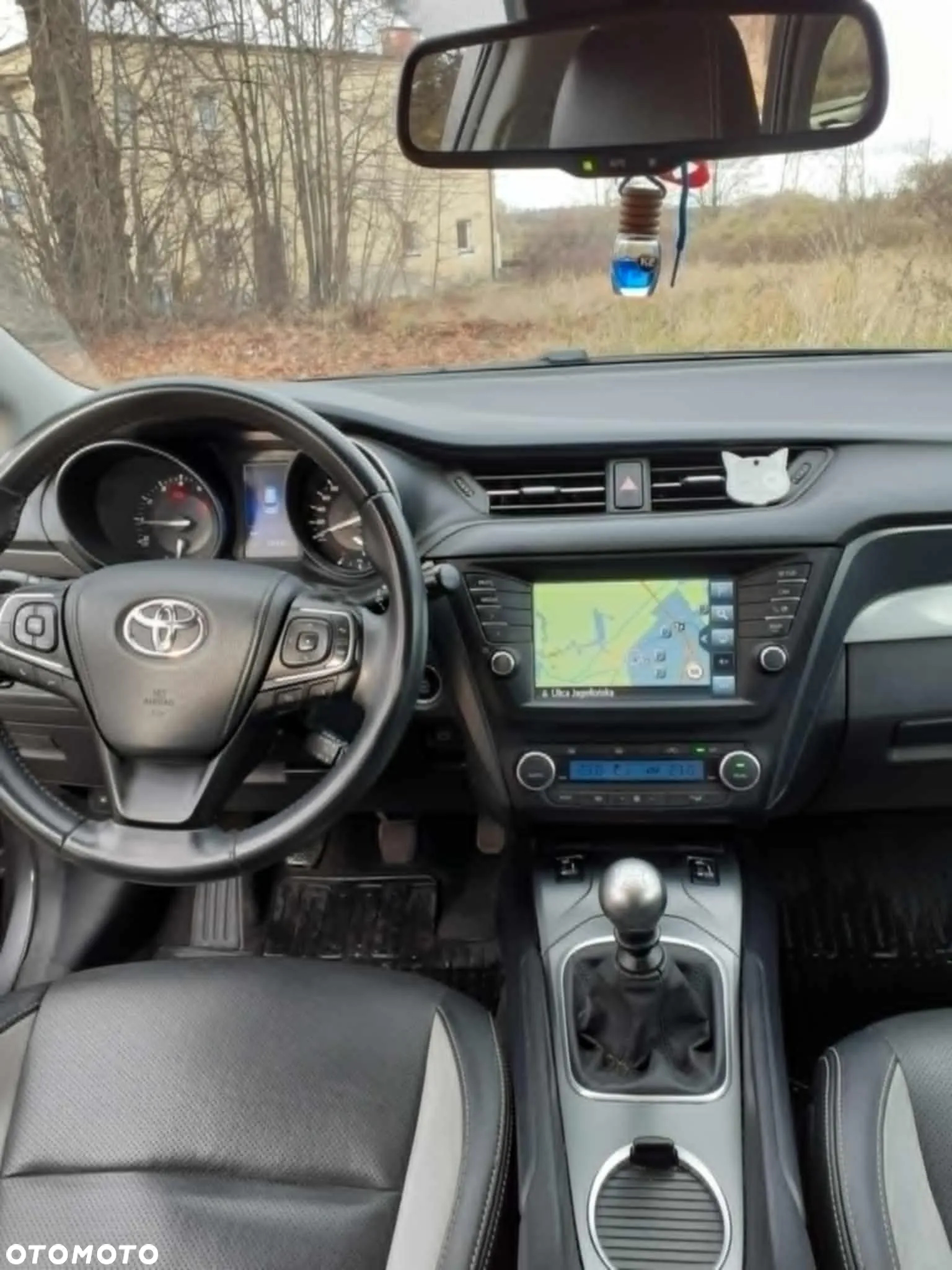Toyota Avensis 1.8 Sol - 13