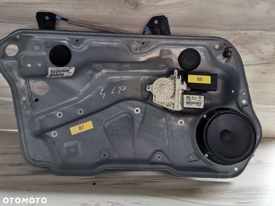 Podnośnik szyby lewy przedni Golf IV Europa 5D