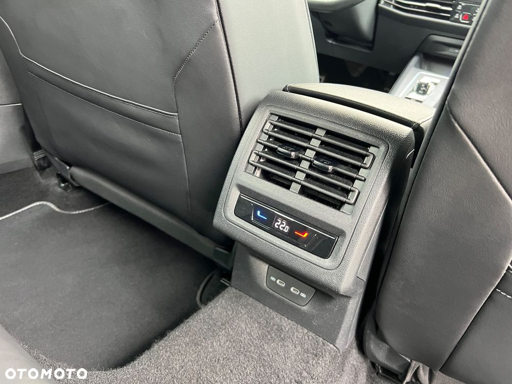 Volkswagen Golf Variant 1.5 eTSI OPF DSG R-Line - 16