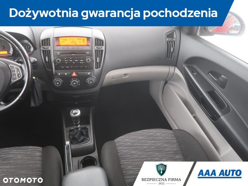 Kia Ceed - 10