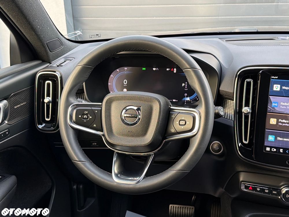 Volvo XC 40 B3 B DKG Ultra Black Edition - 26