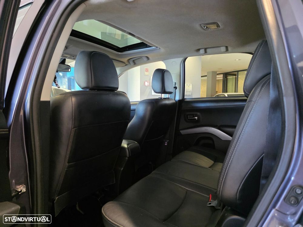 Mitsubishi Outlander 2.2 DI-D Instyle Navi - 26