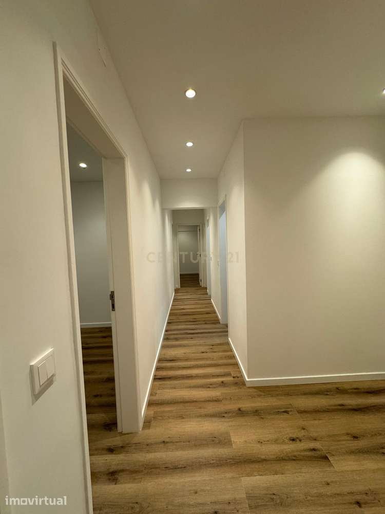 Apartamento Renovado T3 em Mina de Água, Amadora - Grande imagem: 3/16