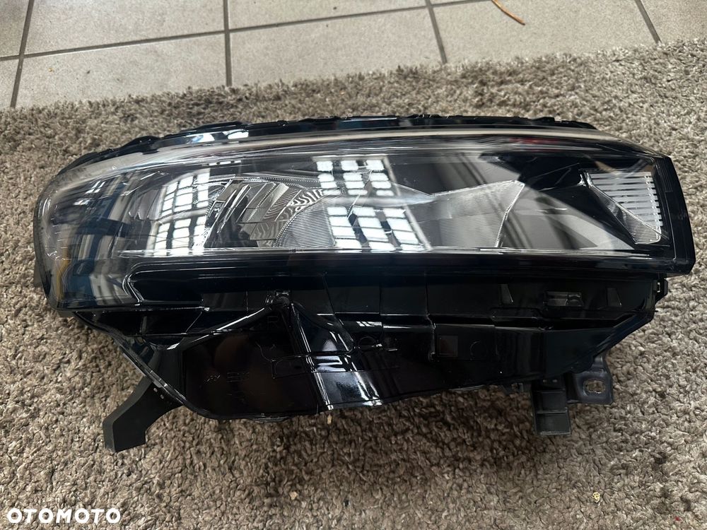 nissan townstar lampa prawa przód full led 260107139r - 5