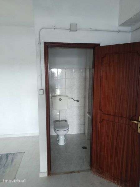 Vendo Garagem em Queluz - Grande imagem: 4/9