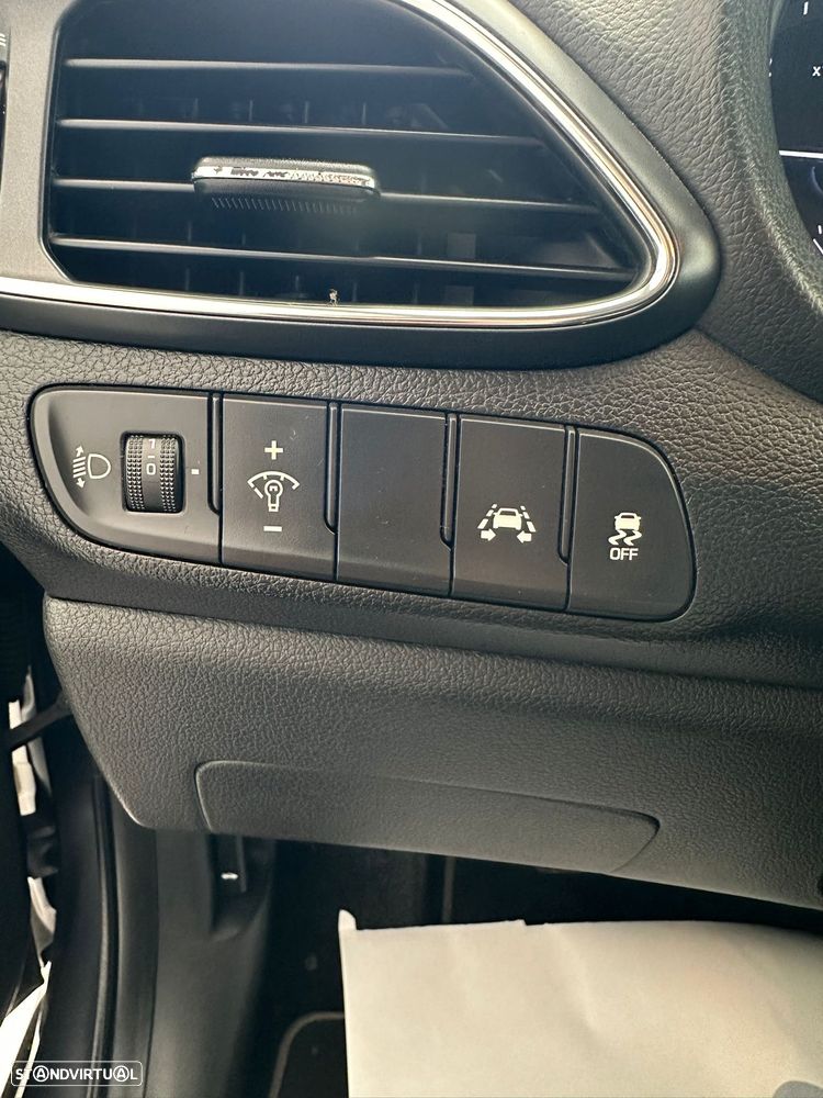 Hyundai i30 CW - 19