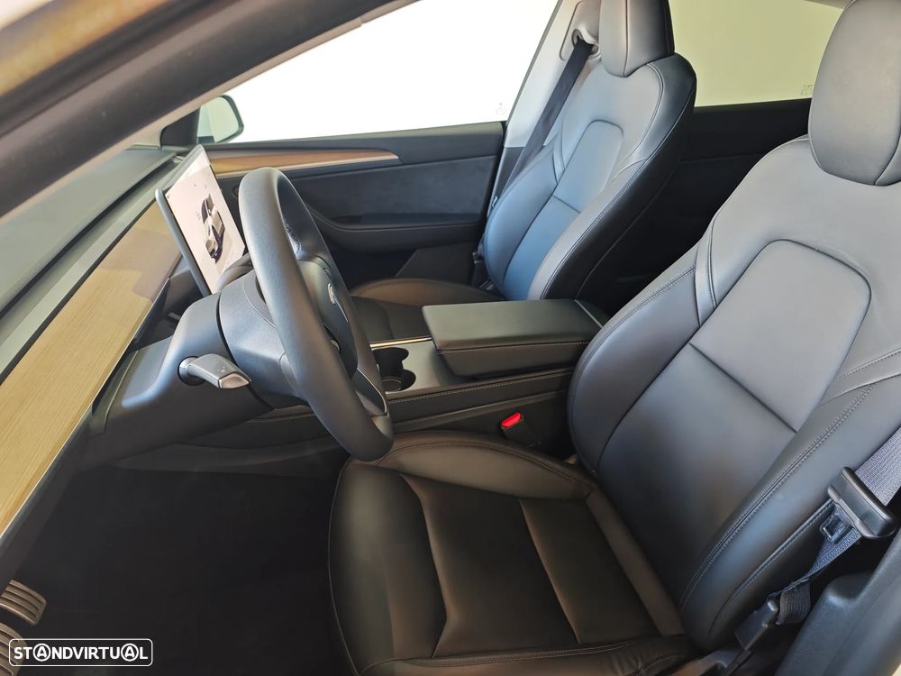 Tesla Model Y Performance Dual Motor AWD - 15