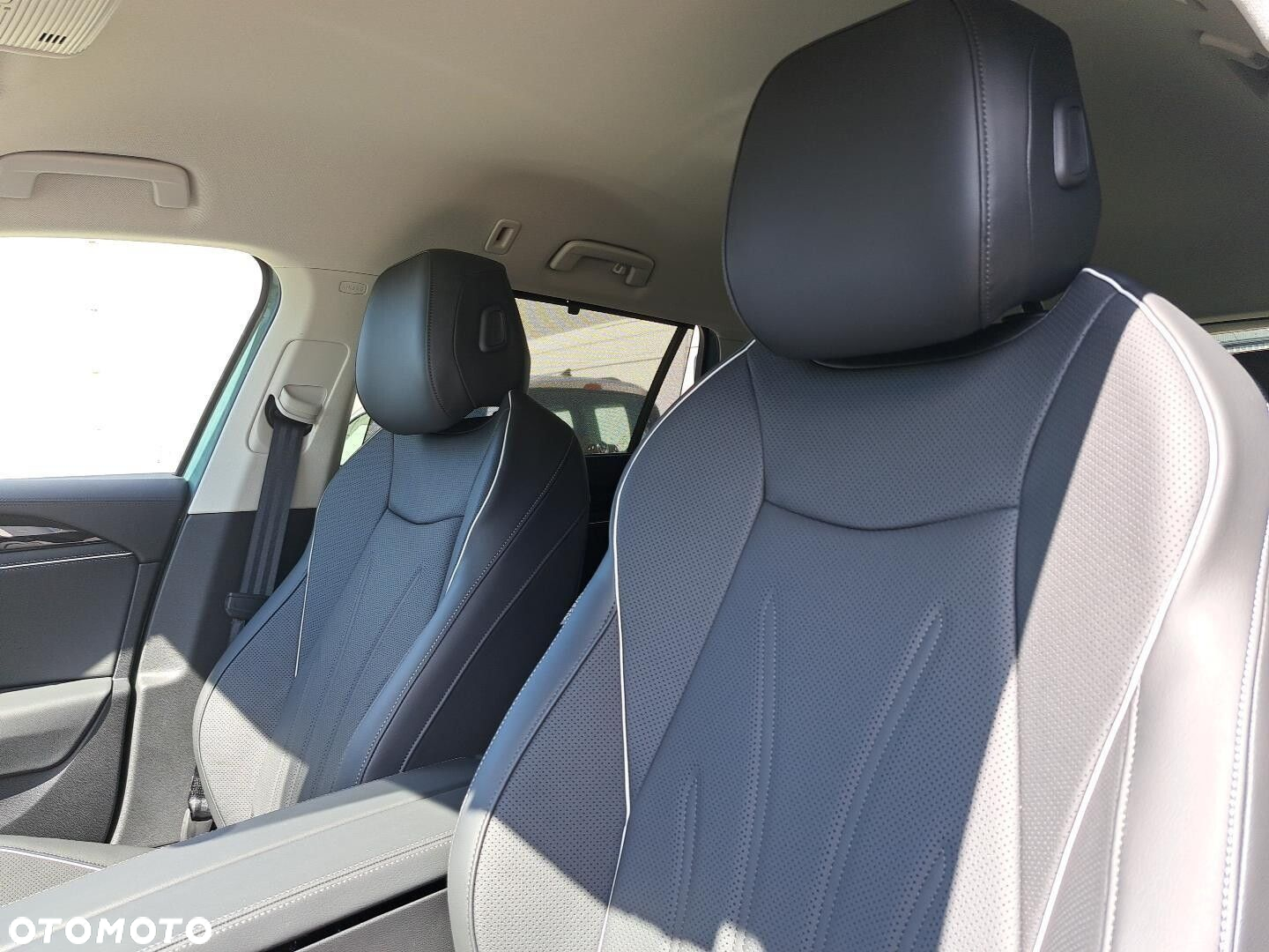 Volkswagen Passat - 11