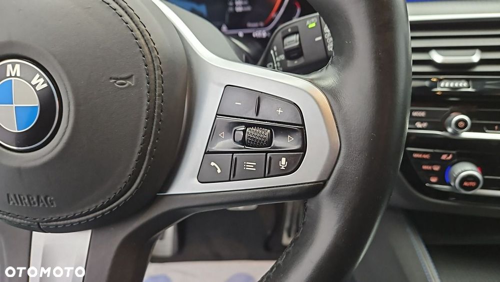 BMW Seria 5 540i xDrive mHEV - 15