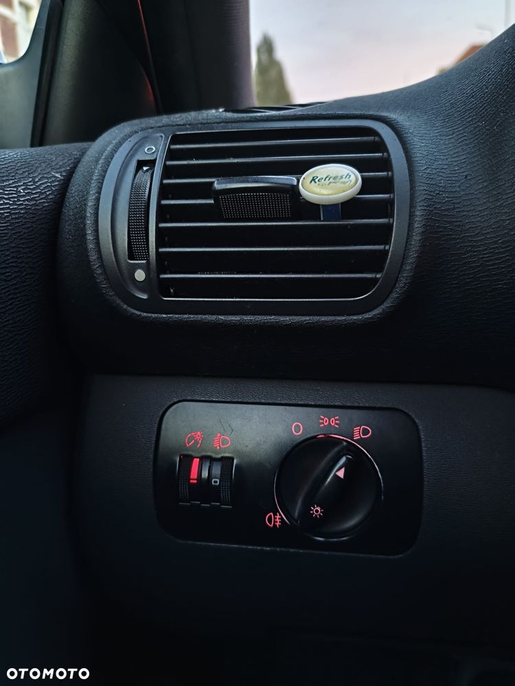 Audi A3 3-drzwiowe 1.6 Ambition - 17