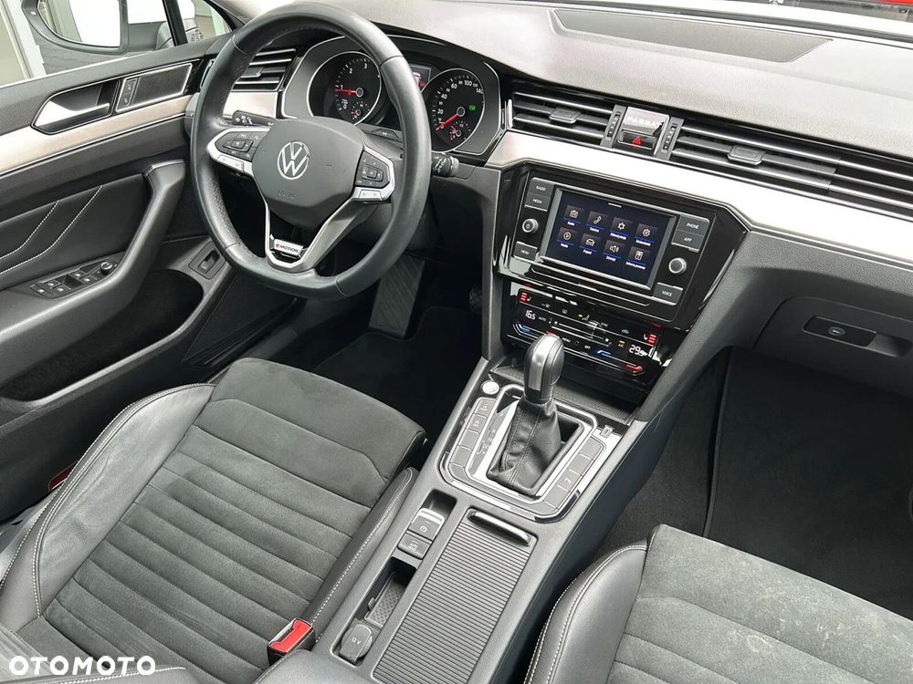 Volkswagen Passat Variant 2.0 TDI Elegance DSG - 17