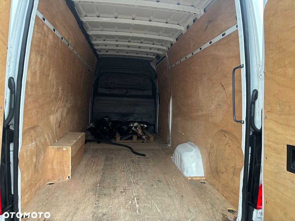 Mercedes-Benz Sprinter - 9
