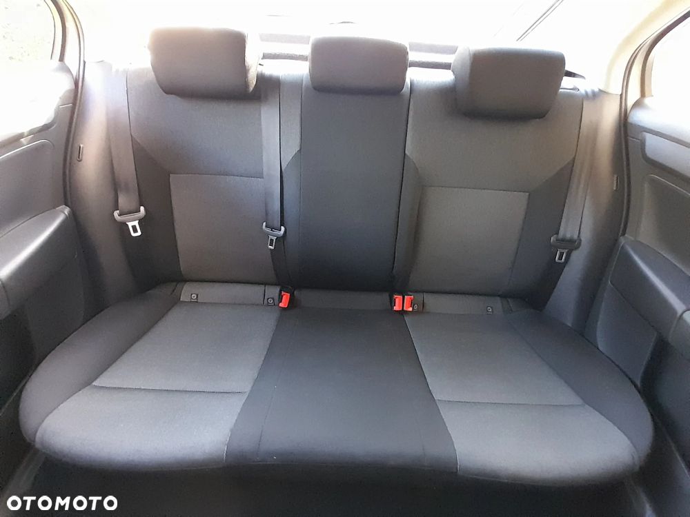 Skoda RAPID 1.2 TSI Active - 19