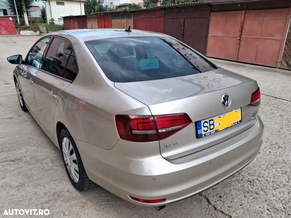 Volkswagen Jetta - 2