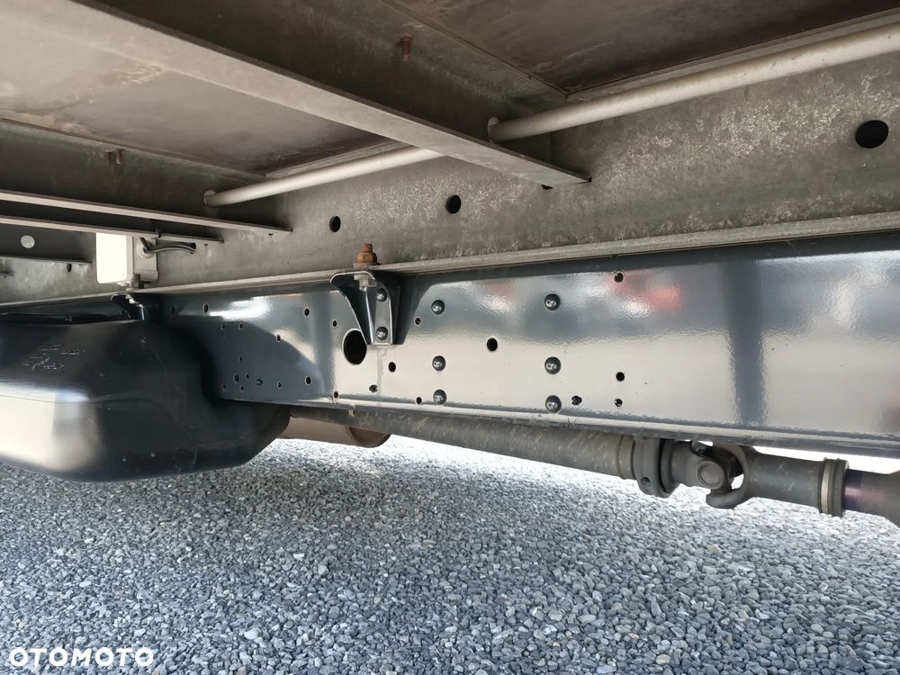 Iveco 70C18 Kontener Winda Boczne Drzwi Niski Przebieg - 24