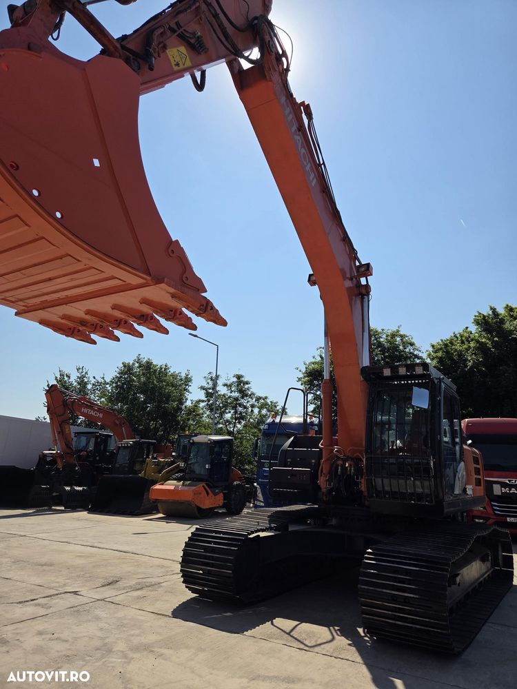 Hitachi ZX300LC-6, 2020, 8.155h, cupa NOUA 1,8m, 31,3 tone, protectie cabina, inst picon pe brate, gresare automata, lant 90% bun doar 700h deplasare, ad sapare 8m, motor Isuzu, 3 pompe hidr HITACHI, camera spate si laterale, STARE BUNA, 94.900 Eur+Tva - 22