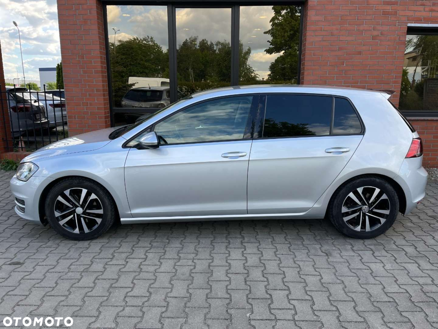 Volkswagen Golf 1.6 TDI DPF BlueMotion Technology Style - 20