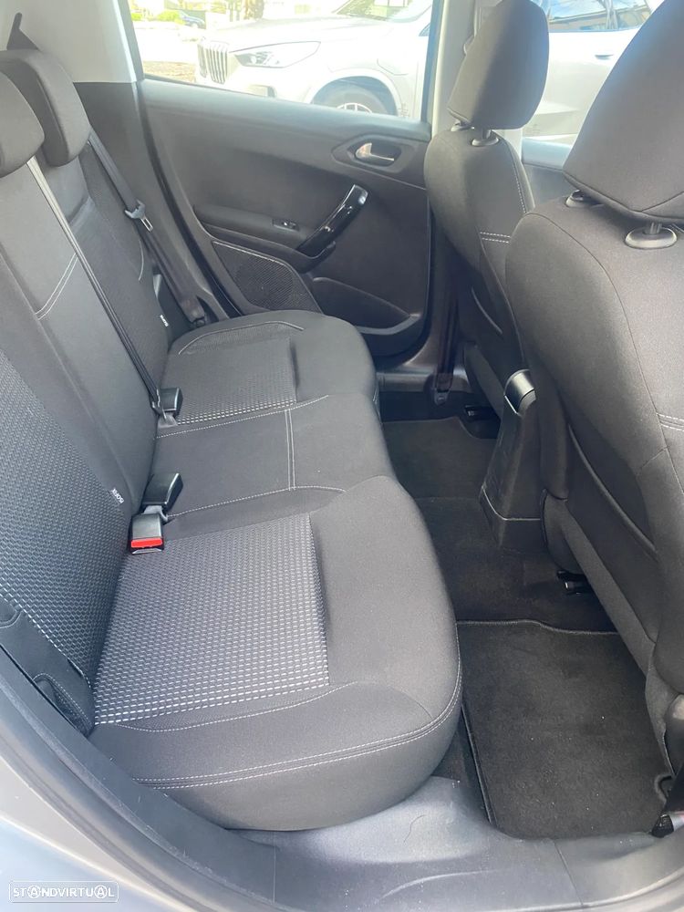 Peugeot 208 PureTech 82 Start & Stop Allure - 17