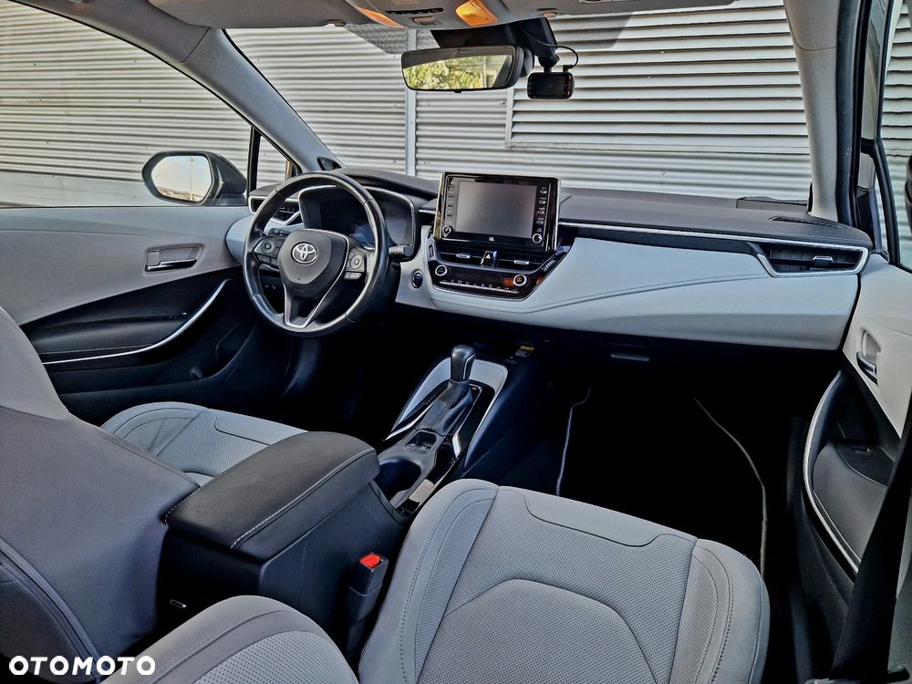 Toyota Corolla 2.0 Hybrid Executive - 27