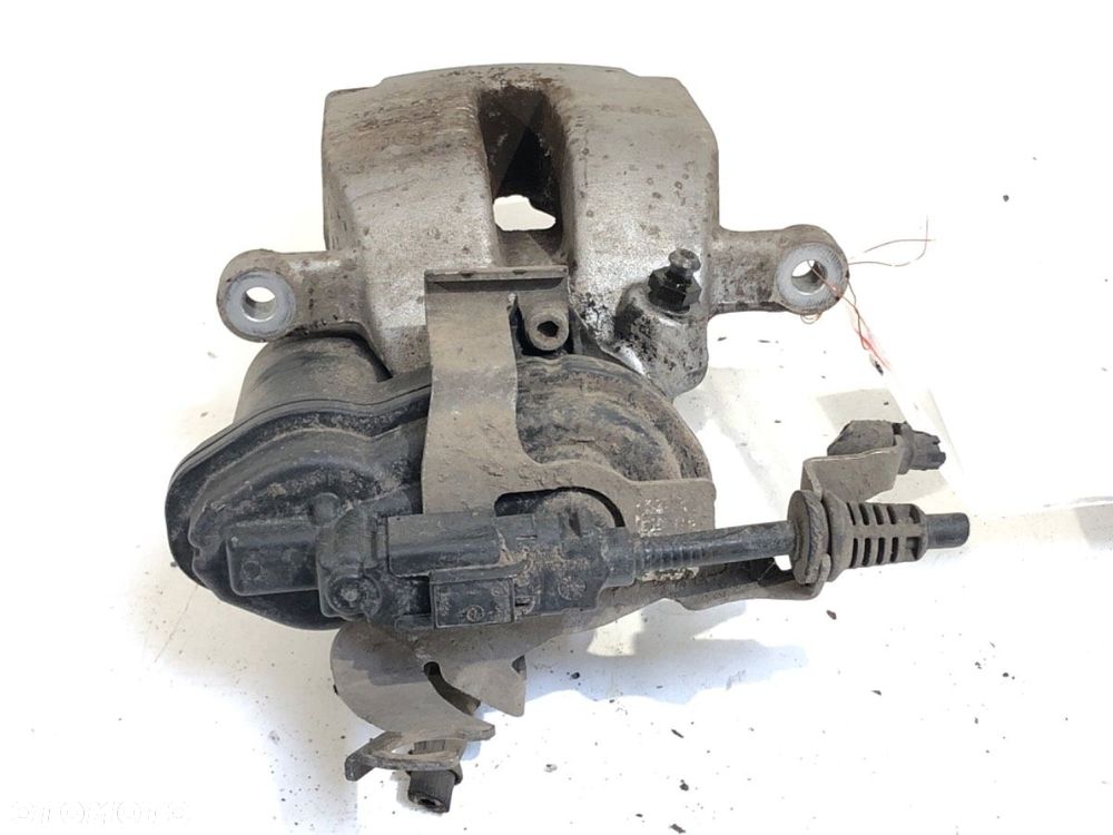 ZACISK PRAWY TYŁ  BMW 5 (G30, F90) 2016 - 2022 530 e Plug-in-Hybrid 135 kW [184 KM] Hybryda silnik - 2