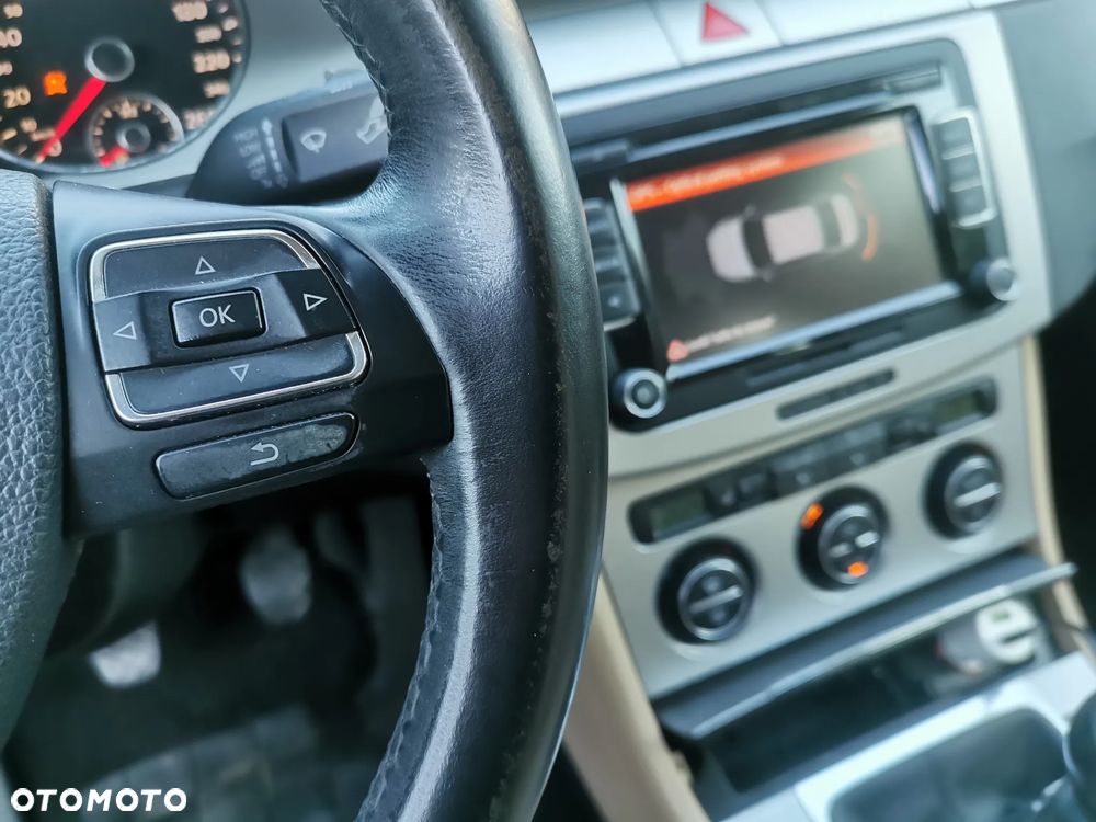 Volkswagen Passat - 16