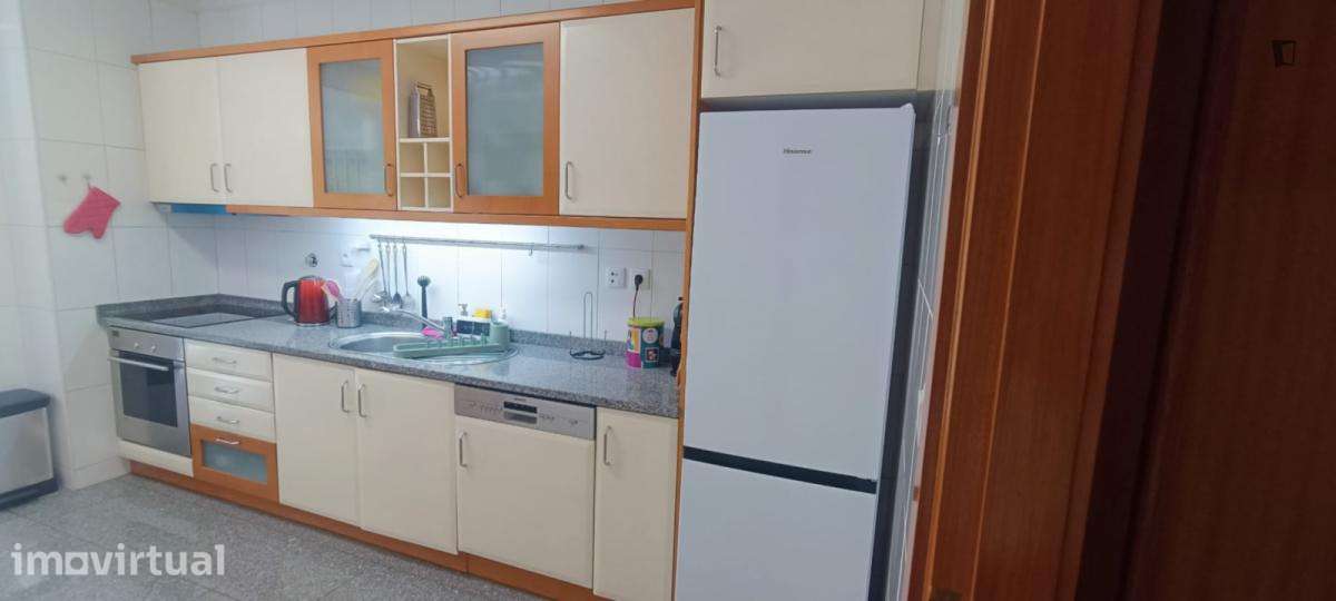 Quarto - localizado em Valongo Porto - Grande imagem: 5/11